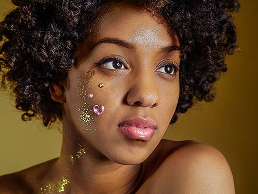 Mindy Kaling Was A Ray Of Sunshine In Dolce & Gabbana